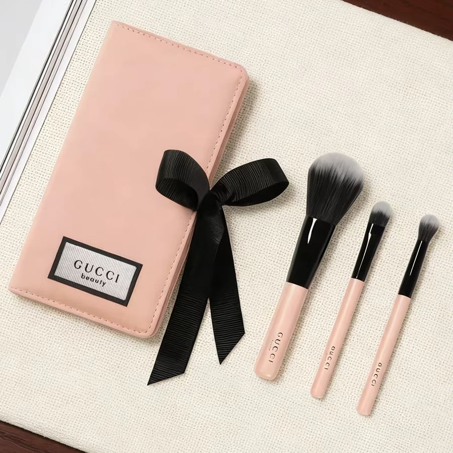 Luxury Skincare Set - مجموعة فرش مكياج من جوتشي، فرشاة